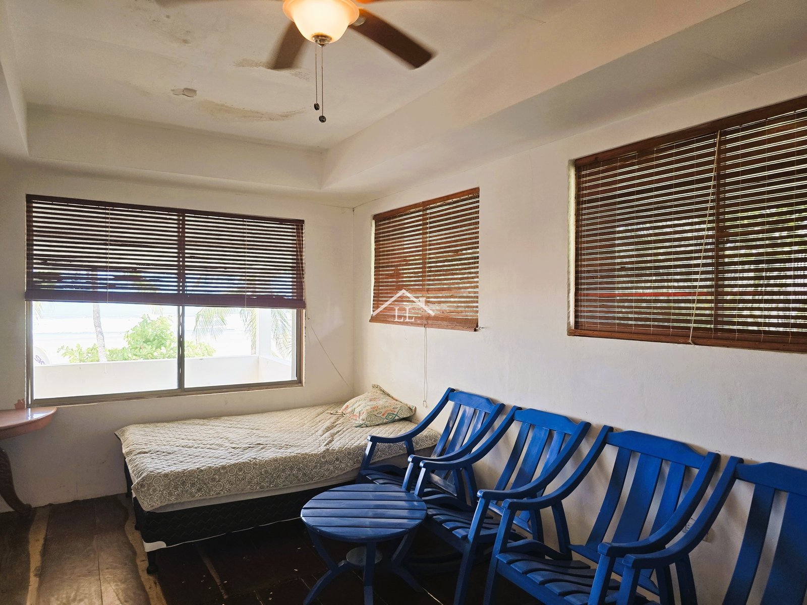 Se Vende Bella Casa en Pochomil Frente al Mar
