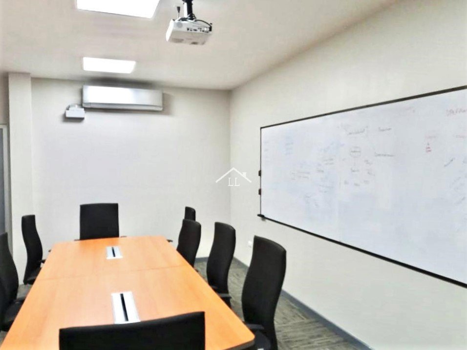 Se Rentan Oficinas Todo Incluido en Carretera Masaya con Internet, Luz, Recepción y Sala de Reuniones