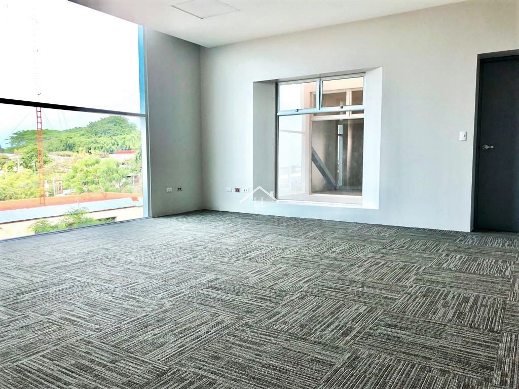 Se Rentan Oficinas Todo Incluido en Carretera Masaya con Internet, Luz, Recepción y Sala de Reuniones