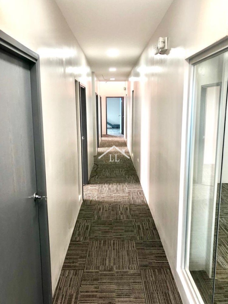 Se Rentan Oficinas Todo Incluido en Carretera Masaya con Internet, Luz, Recepción y Sala de Reuniones