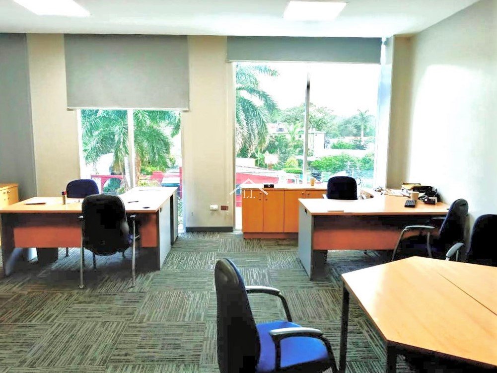 Se Rentan Oficinas Todo Incluido en Carretera Masaya con Internet, Luz, Recepción y Sala de Reuniones