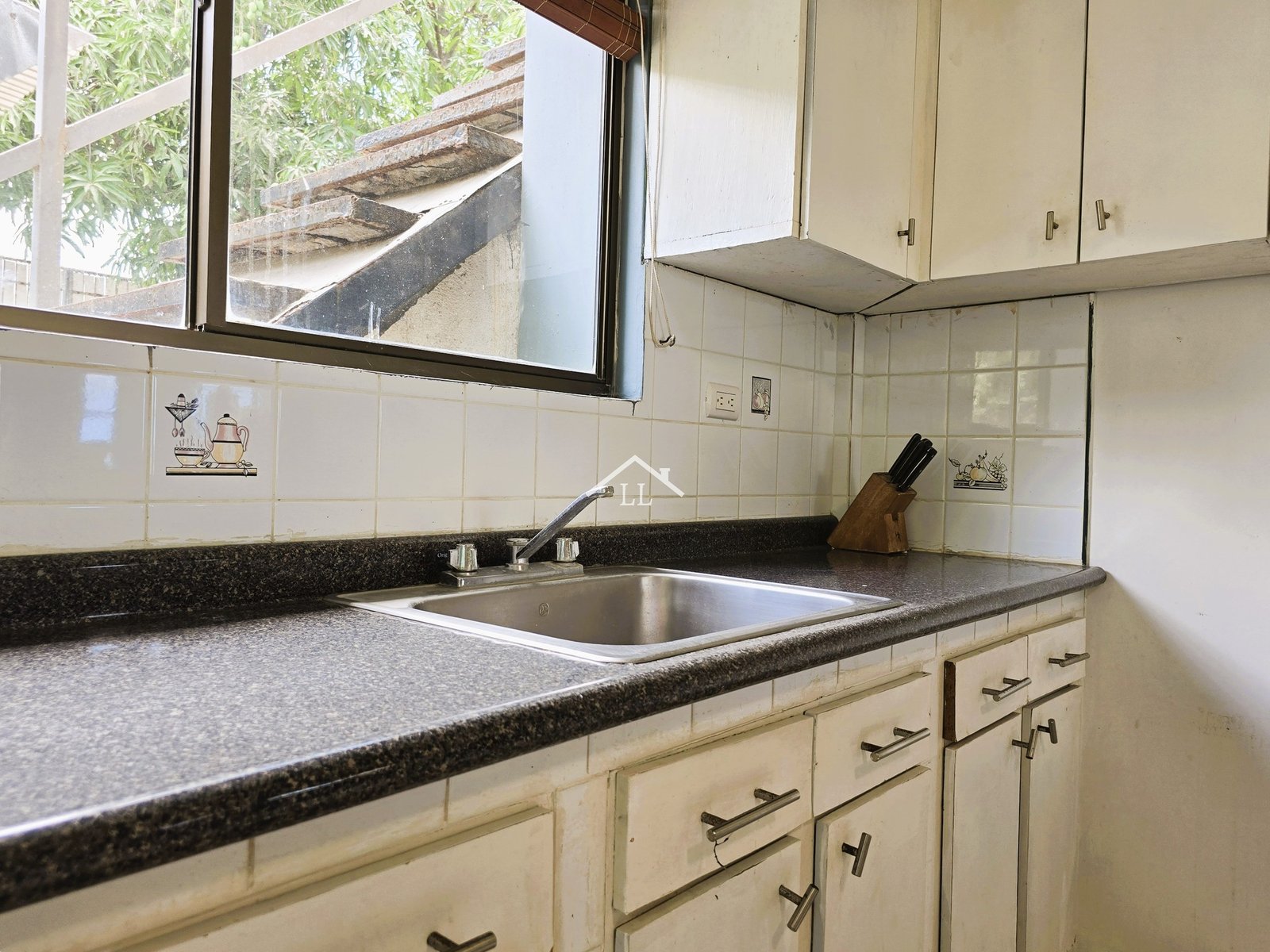 Se Vende Bella Casa en Pochomil Frente al Mar