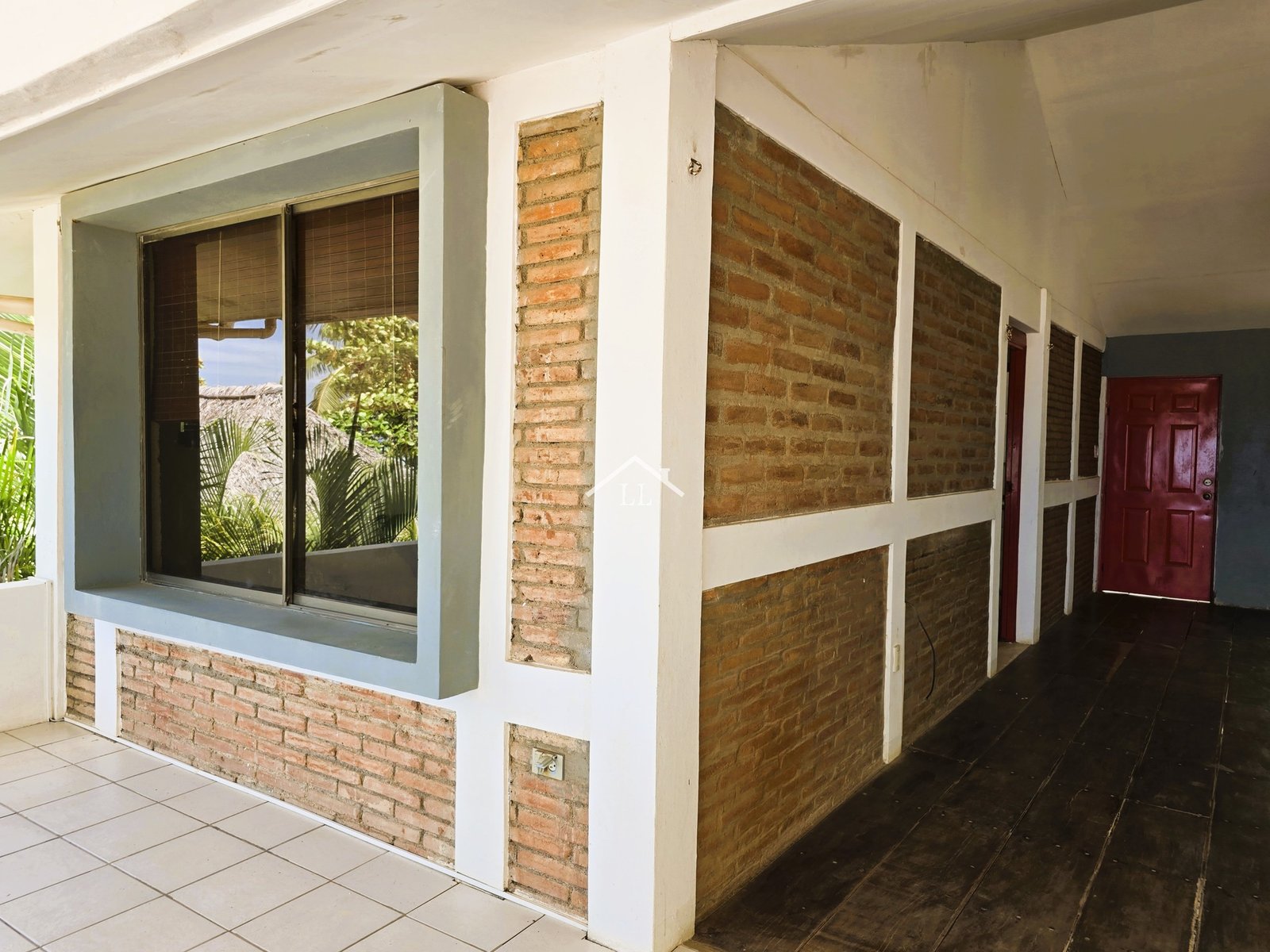 Se Vende Bella Casa en Pochomil Frente al Mar