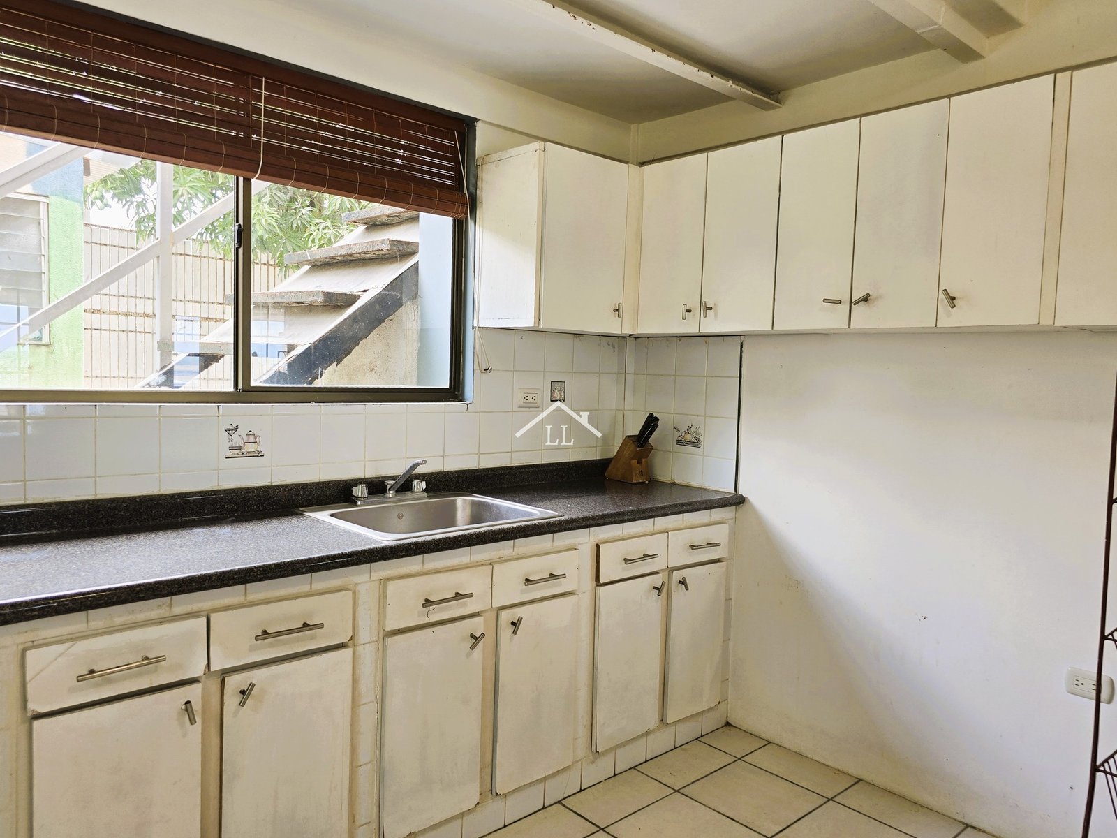 Se Vende Bella Casa en Pochomil Frente al Mar