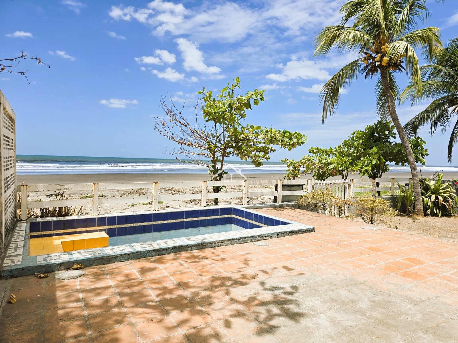 Se Vende Bella Casa en Pochomil Frente al Mar