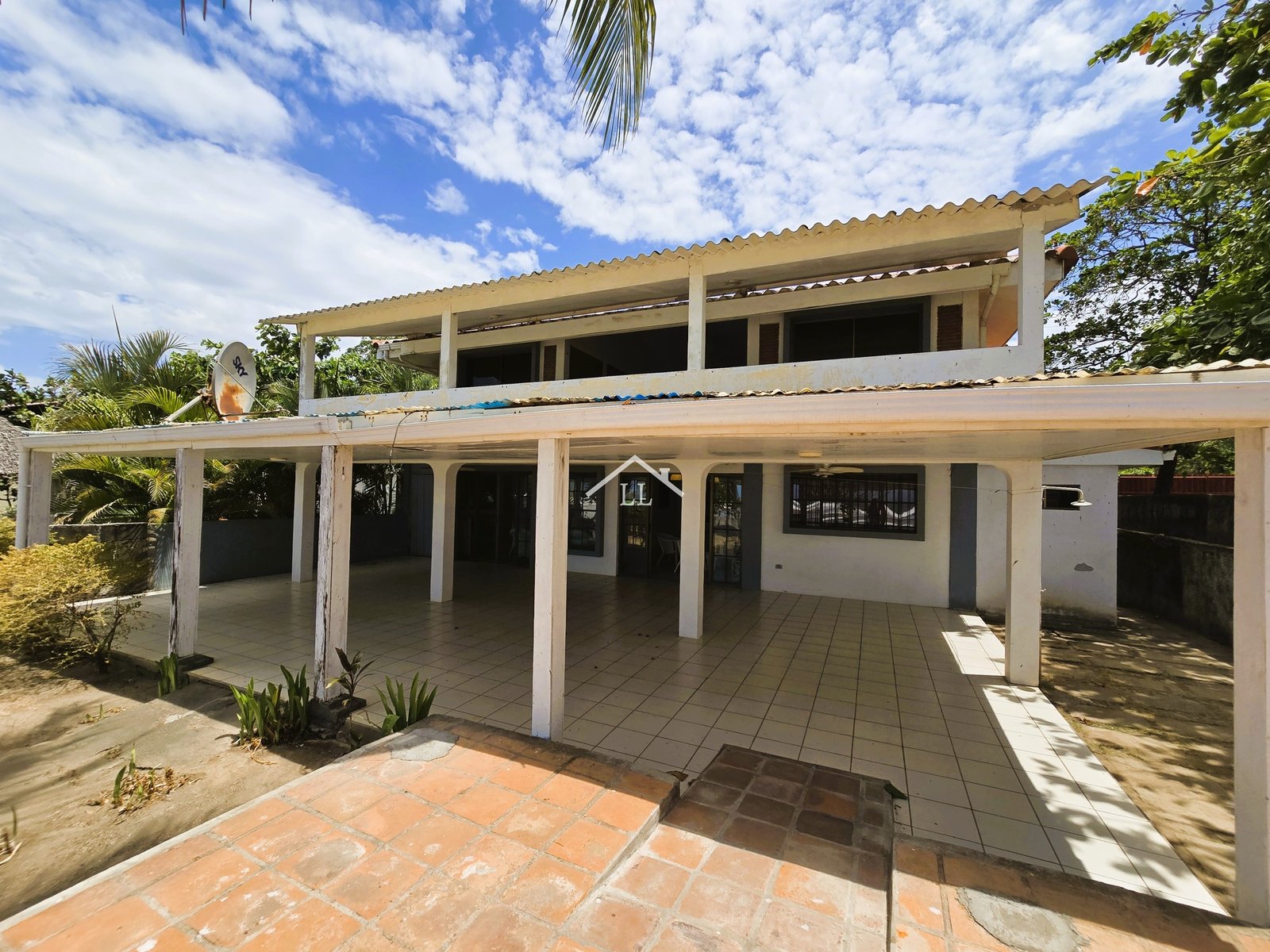 Se Vende Bella Casa en Pochomil Frente al Mar