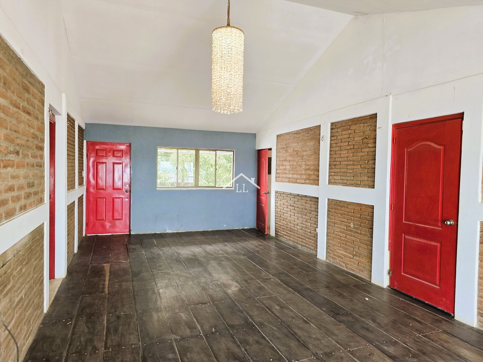 Se Vende Bella Casa en Pochomil Frente al Mar