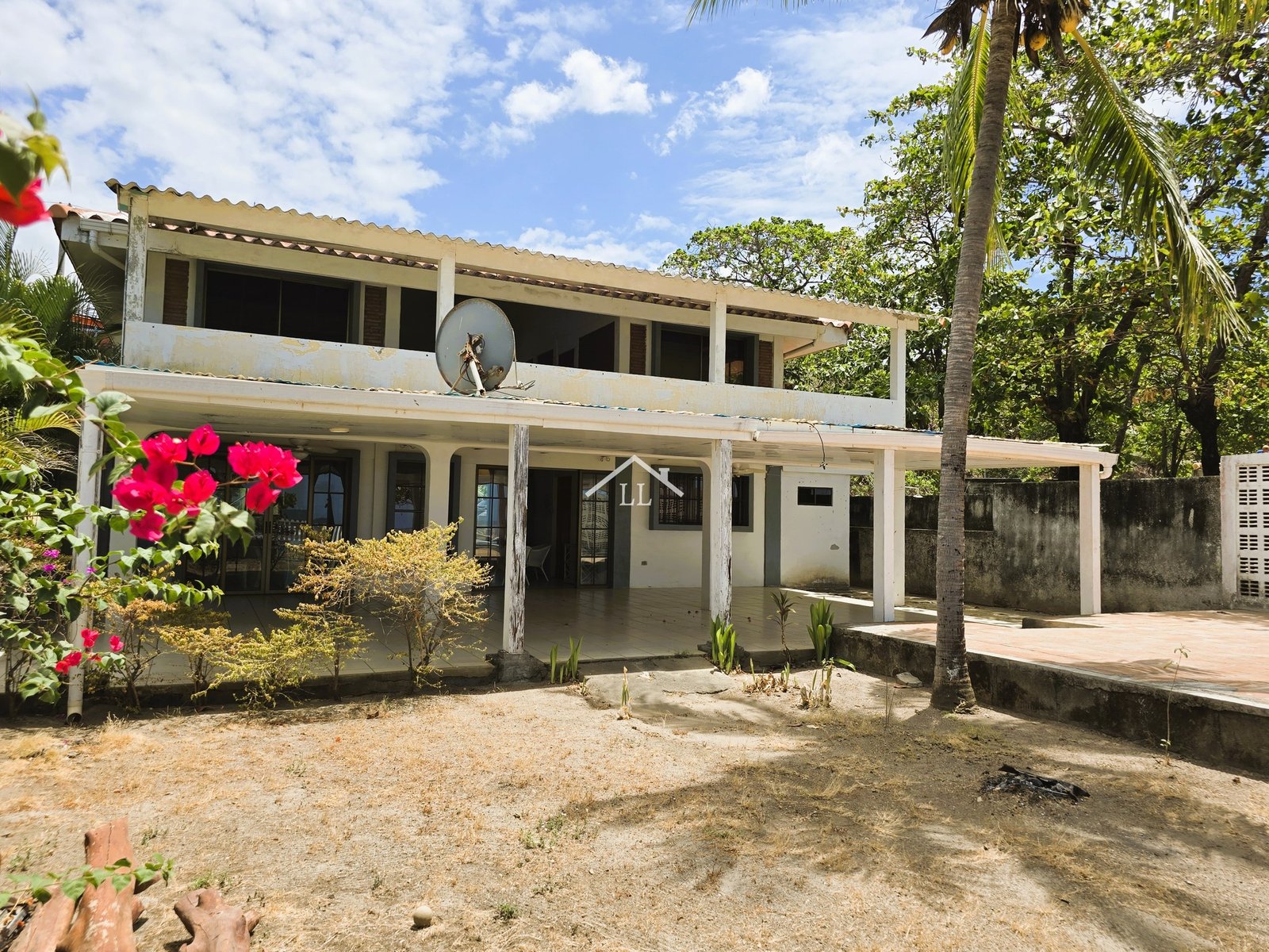 Se Vende Bella Casa en Pochomil Frente al Mar