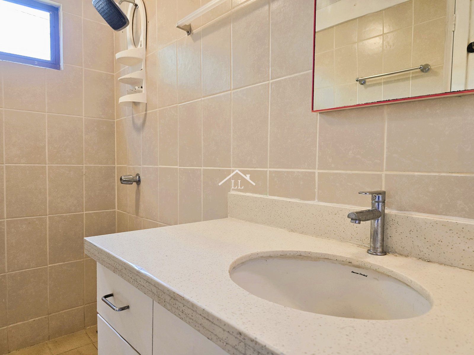 Se Vende Bella Casa en Pochomil Frente al Mar