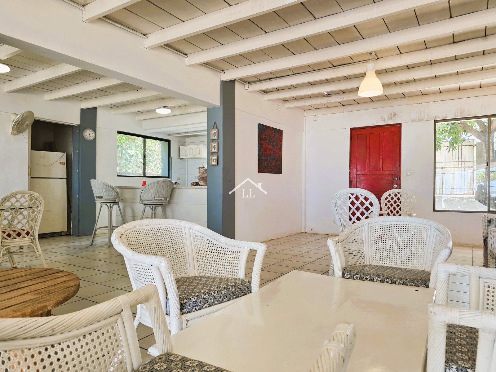 Se Vende Bella Casa en Pochomil Frente al Mar