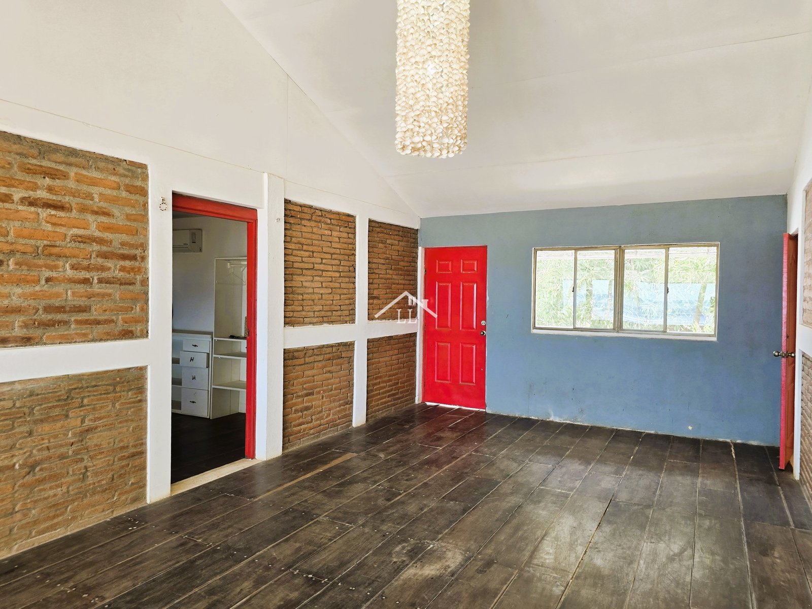 Se Vende Bella Casa en Pochomil Frente al Mar
