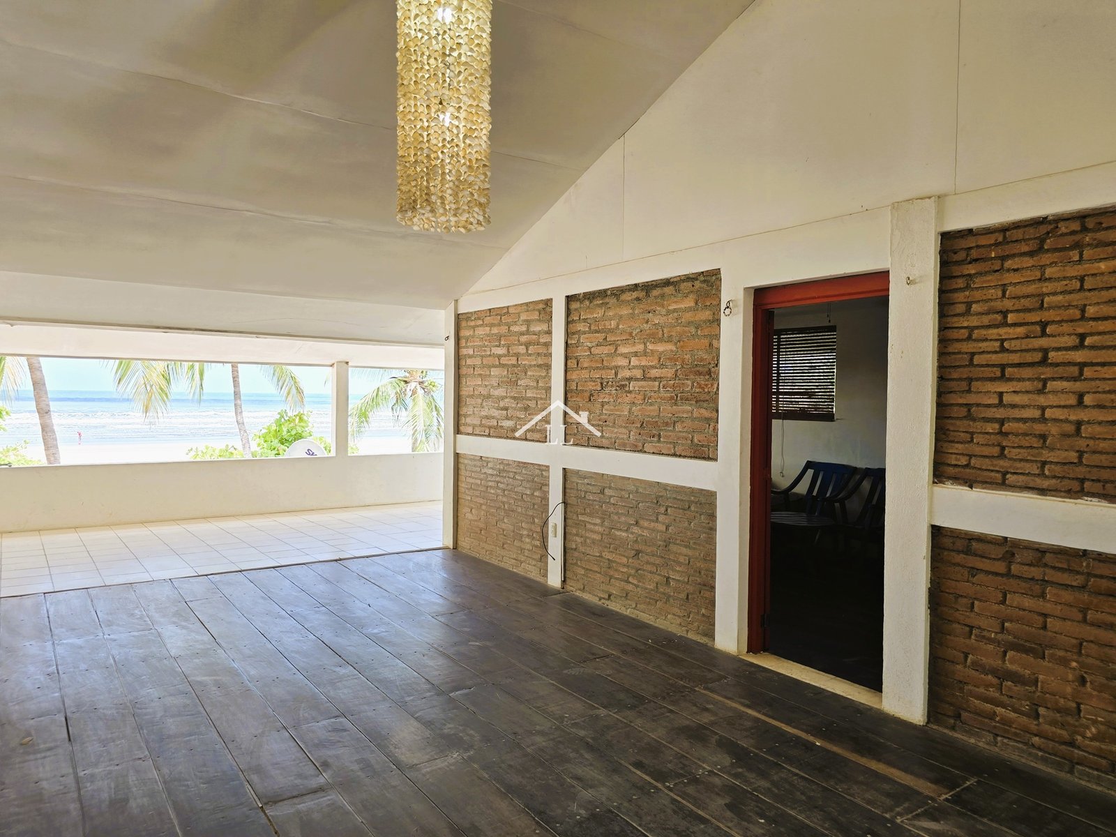 Se Vende Bella Casa en Pochomil Frente al Mar