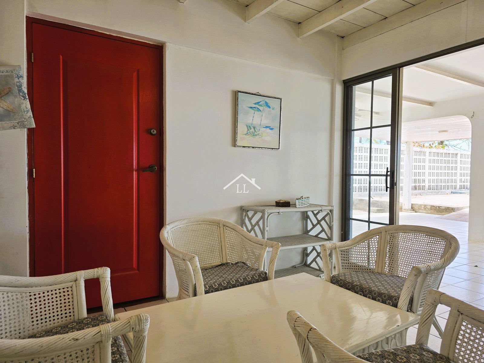 Se Vende Bella Casa en Pochomil Frente al Mar