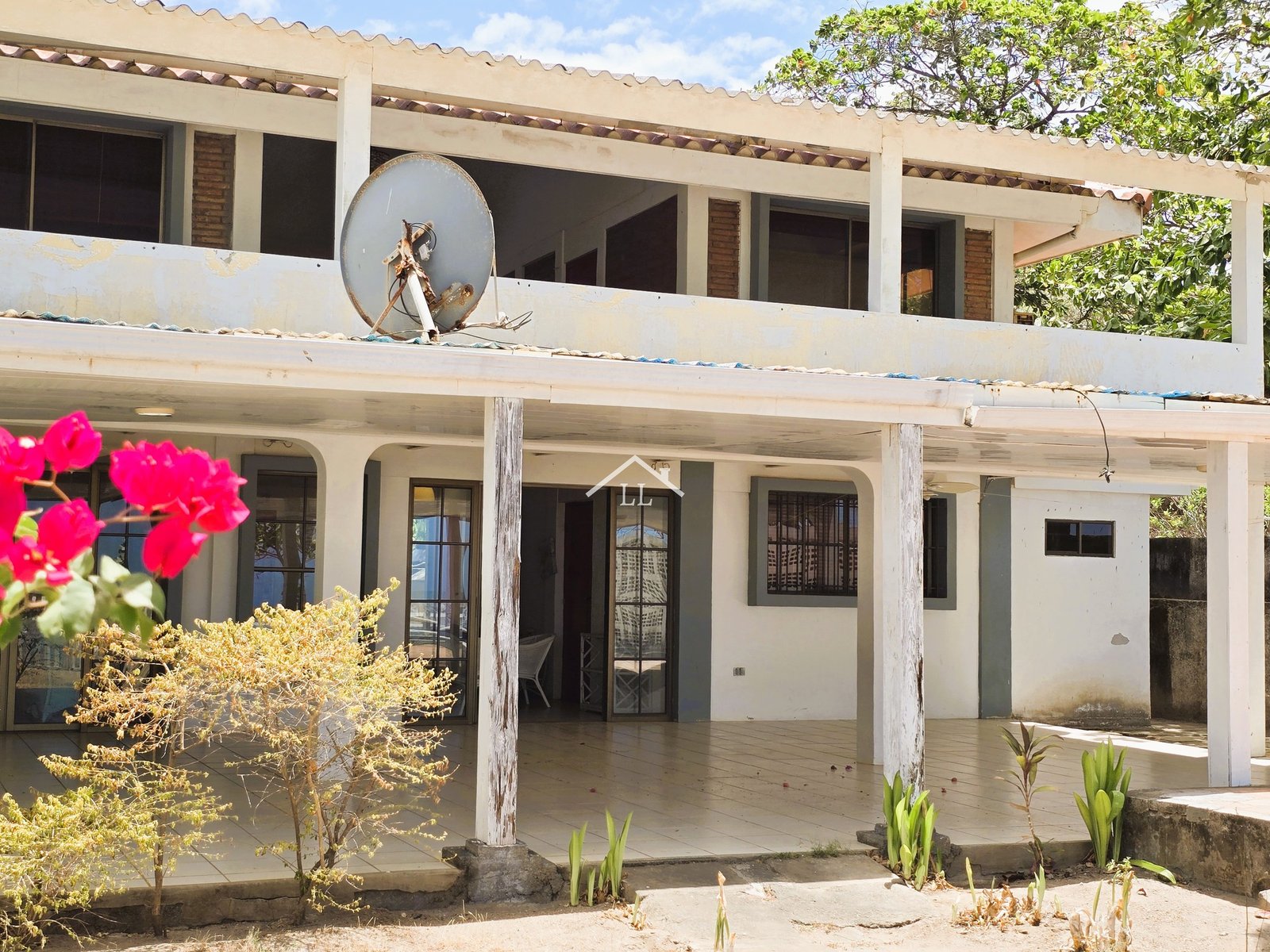 Se Vende Bella Casa en Pochomil Frente al Mar