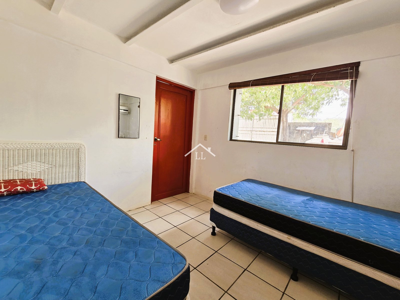 Se Vende Bella Casa en Pochomil Frente al Mar