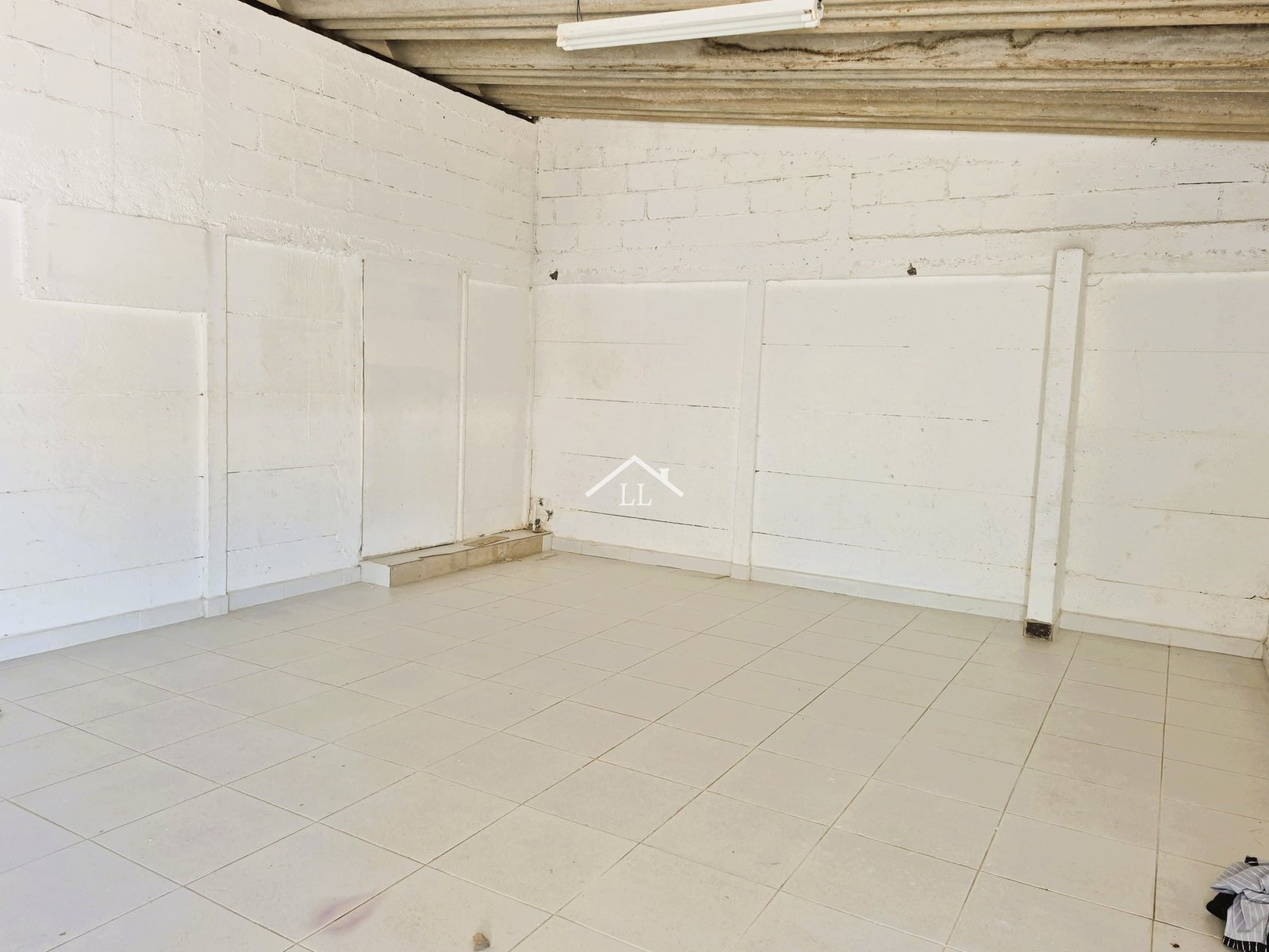 Se Renta Propiedad Comercial en Bolonia • Ofibodega con Excelente ubicación estratégica • 700 m² de construcción total •
