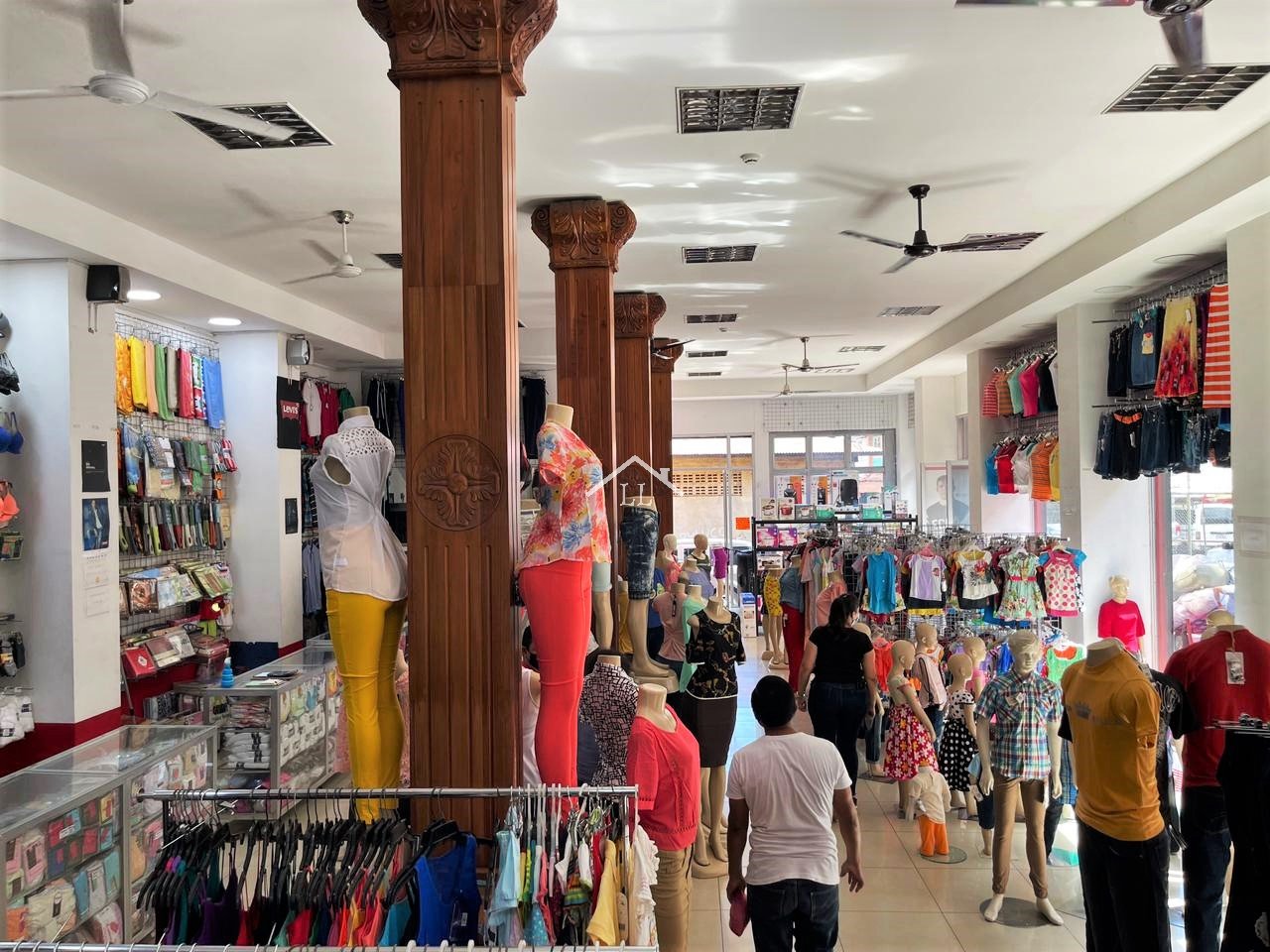 Se Renta Edificio en Mercado Oriental