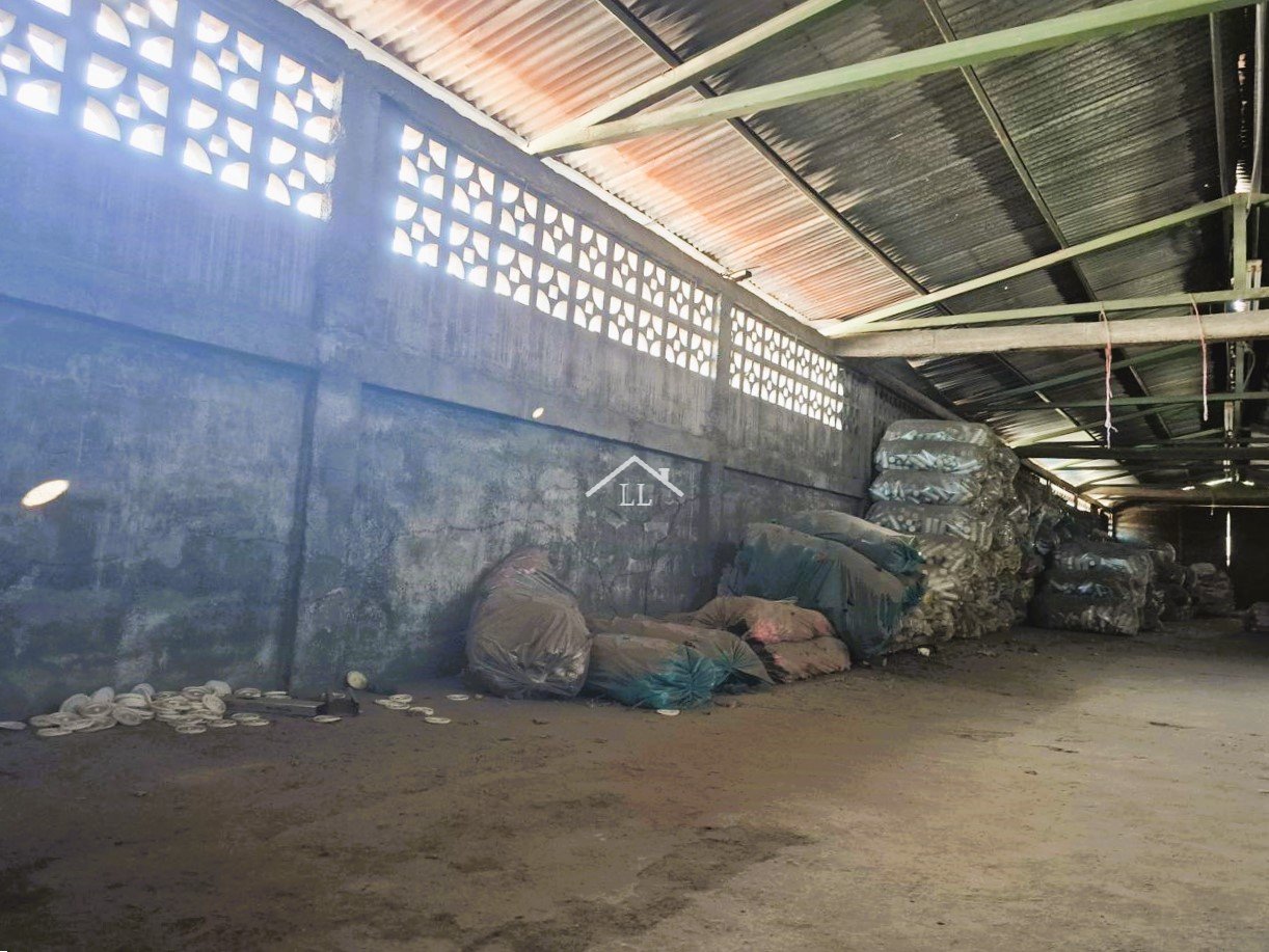 ¡Gran Oportunidad en el Corazón del Comercio! Se Renta Local/ Bodega de 780 m² en el Mercado Oriental