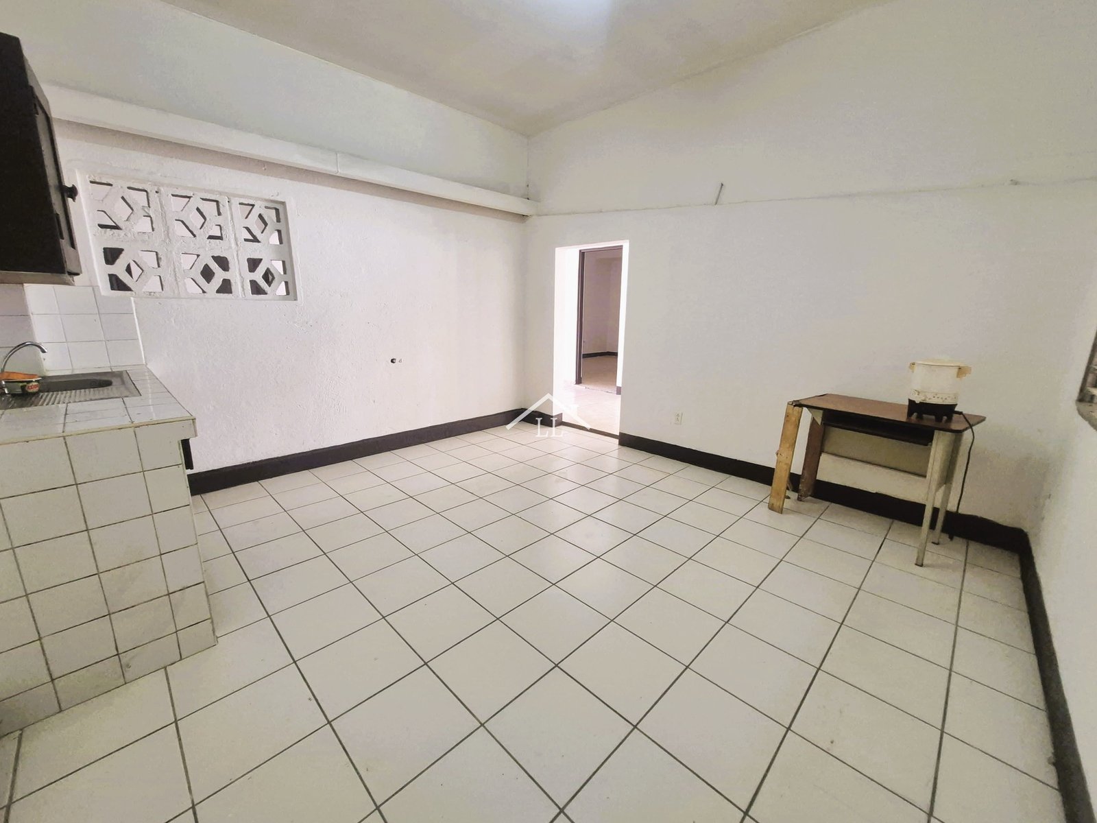 Se Renta Propiedad Comercial en Bolonia • Ofibodega con Excelente ubicación estratégica • 700 m² de construcción total •