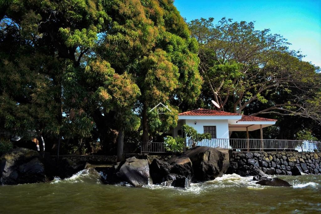 Se Vende Linda Isleta en el Lago de Granada
