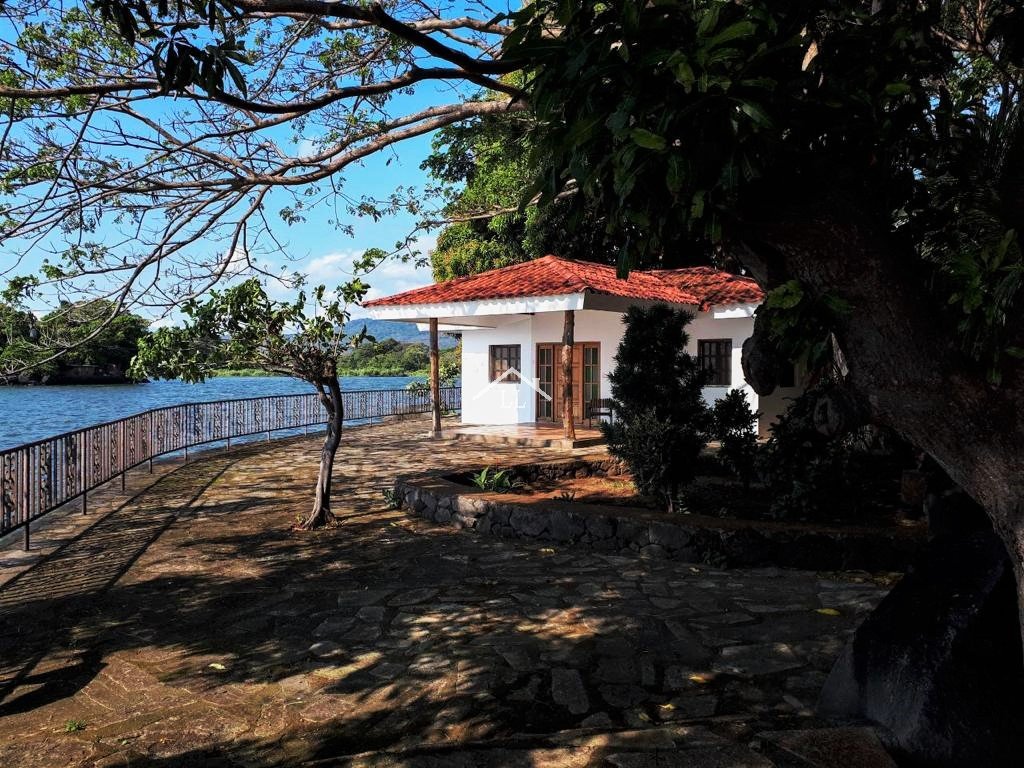 Se Vende Linda Isleta en el Lago de Granada