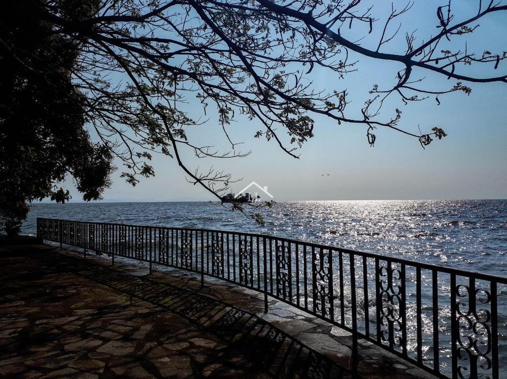 Se Vende Linda Isleta en el Lago de Granada