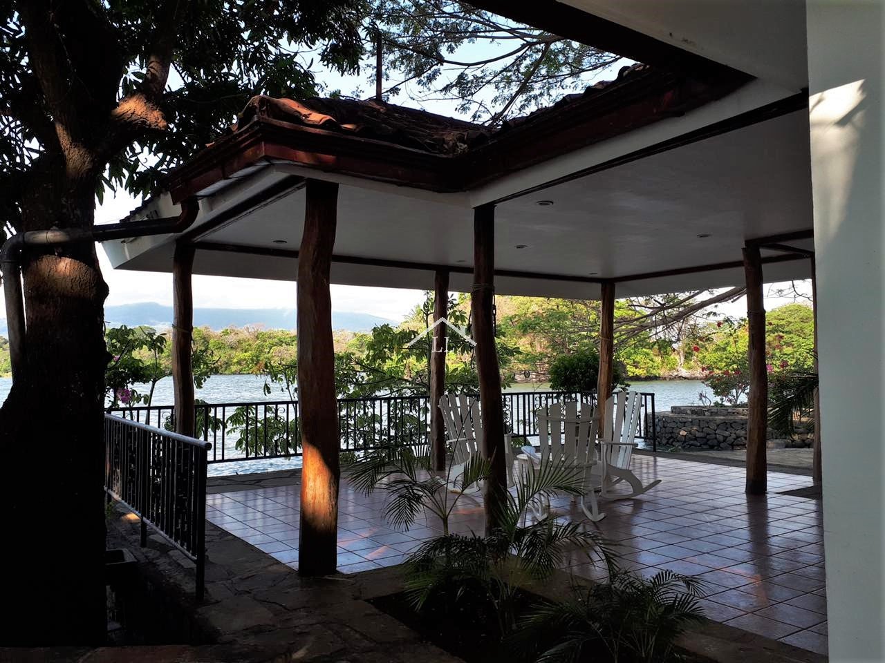 Se Vende Linda Isleta en el Lago de Granada