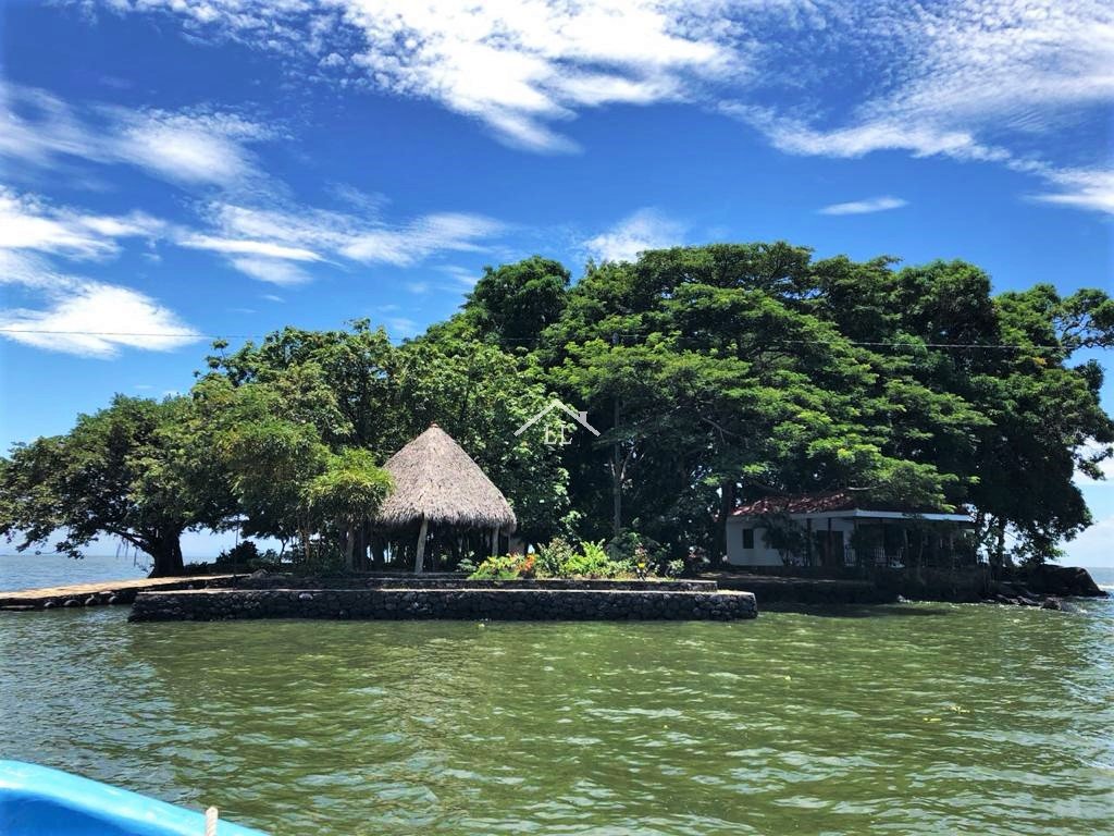 Se Vende Linda Isleta en el Lago de Granada