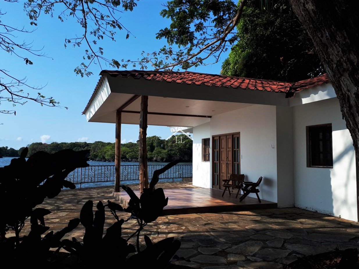 Se Vende Linda Isleta en el Lago de Granada