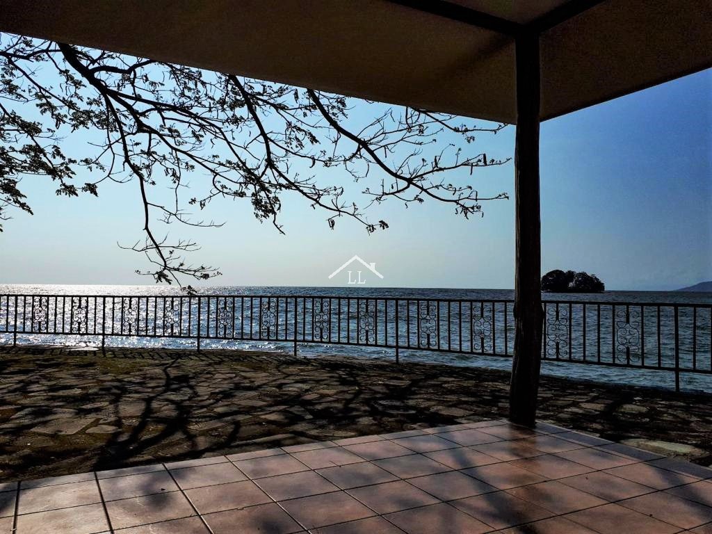 Se Vende Linda Isleta en el Lago de Granada