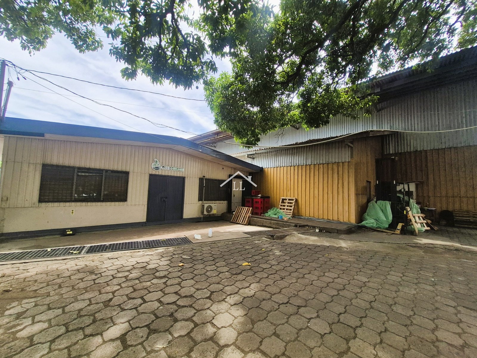 Se Renta Bodega de 4,126.23 m² en Sector Paso Desnivel Portezuelo U$22,700.00