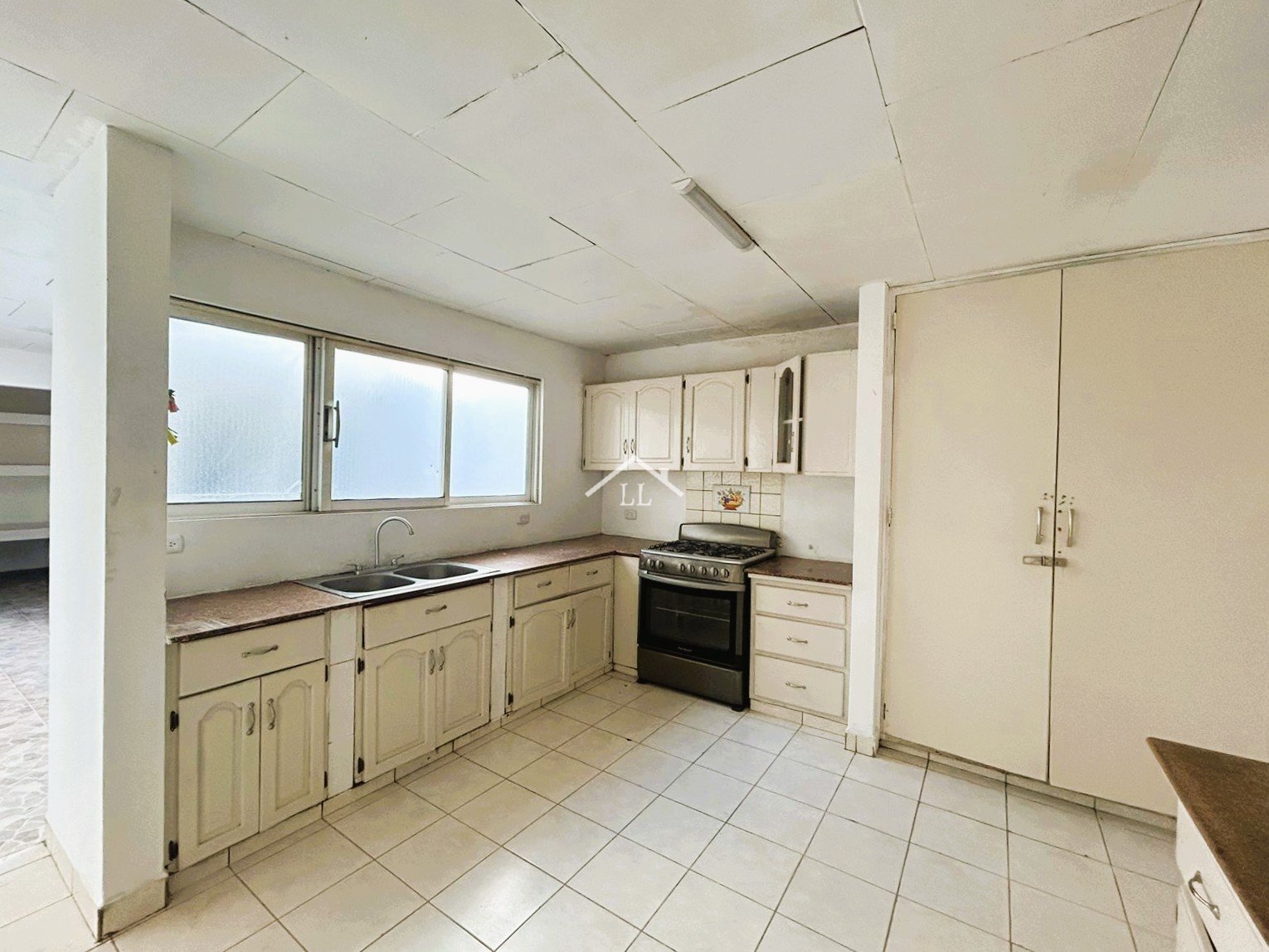 Se Renta Casa en Reparto Robles 2 etapa U$ Renta 2,800.00 , ideal para hostal o consultorios u oficinas