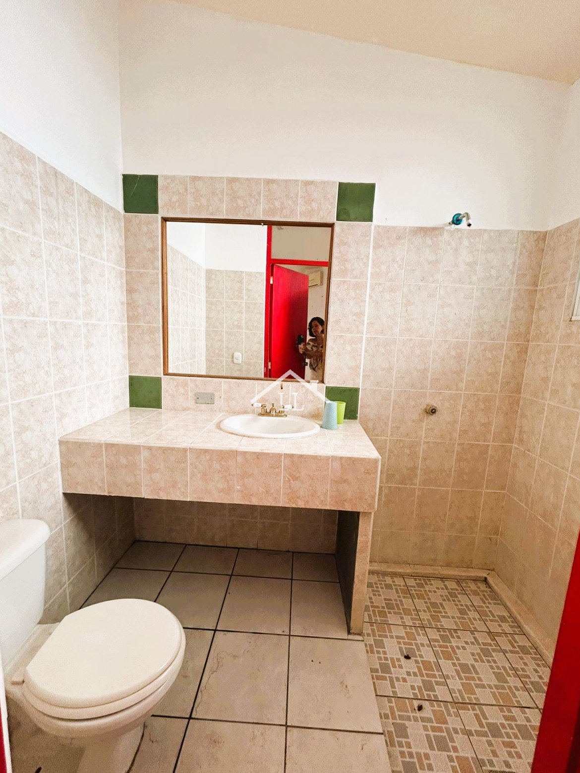Se Renta Casa en Reparto Robles 2 etapa U$ Renta 2,800.00 , ideal para hostal o consultorios u oficinas