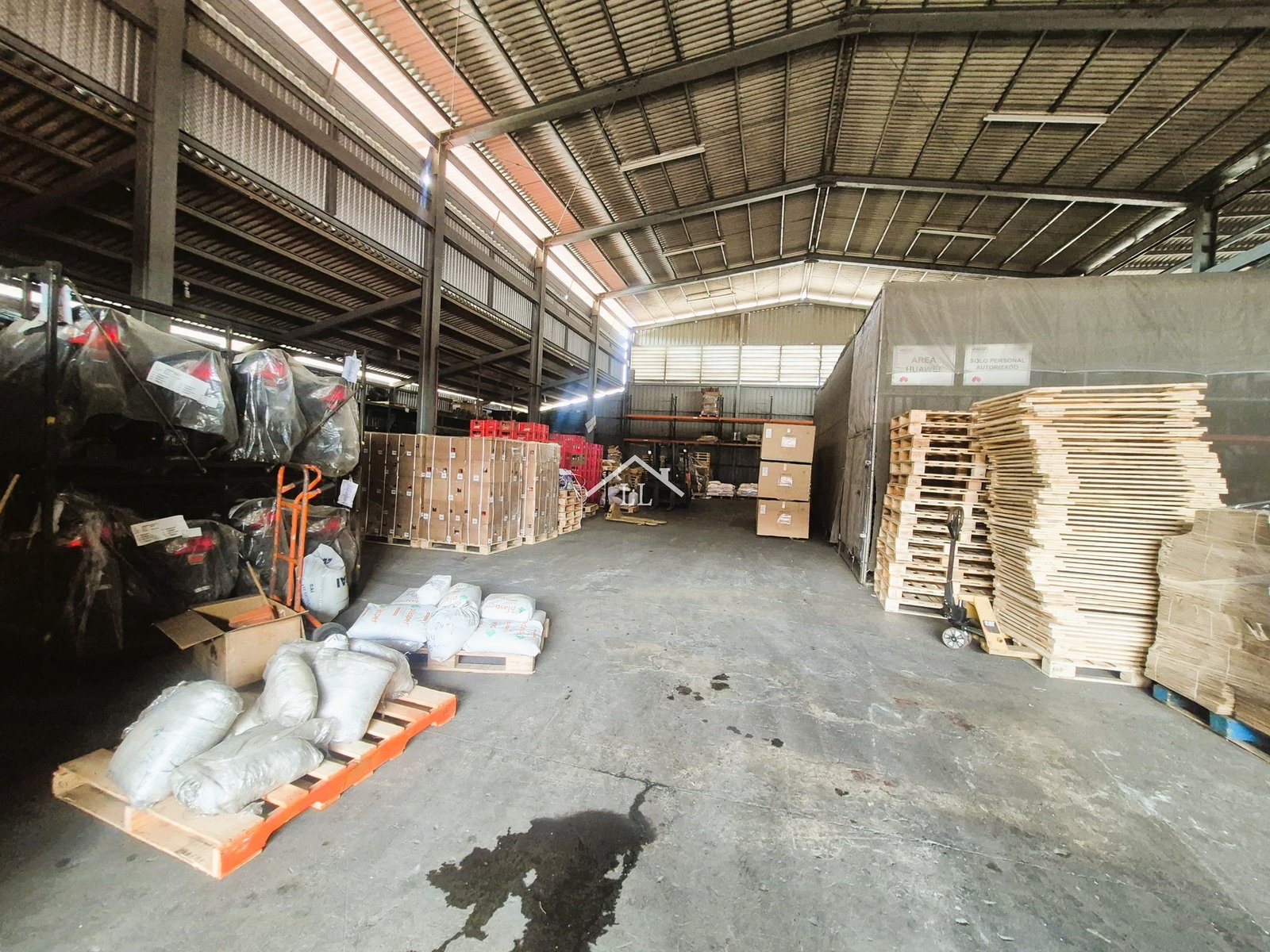 Se Renta Bodega de 4,126.23 m² en Sector Paso Desnivel Portezuelo U$22,700.00