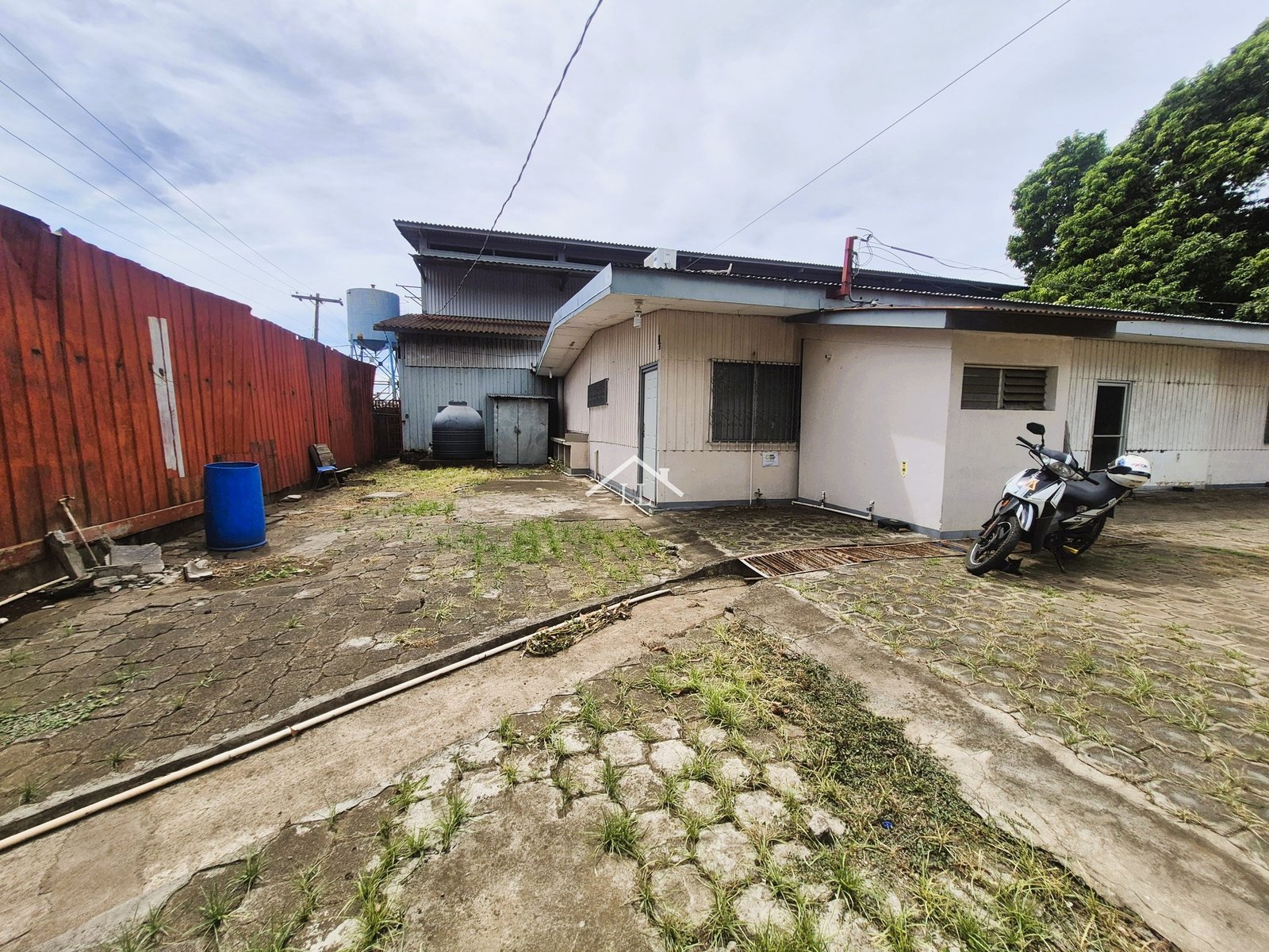 Se Renta Bodega de 4,126.23 m² en Sector Paso Desnivel Portezuelo U$22,700.00
