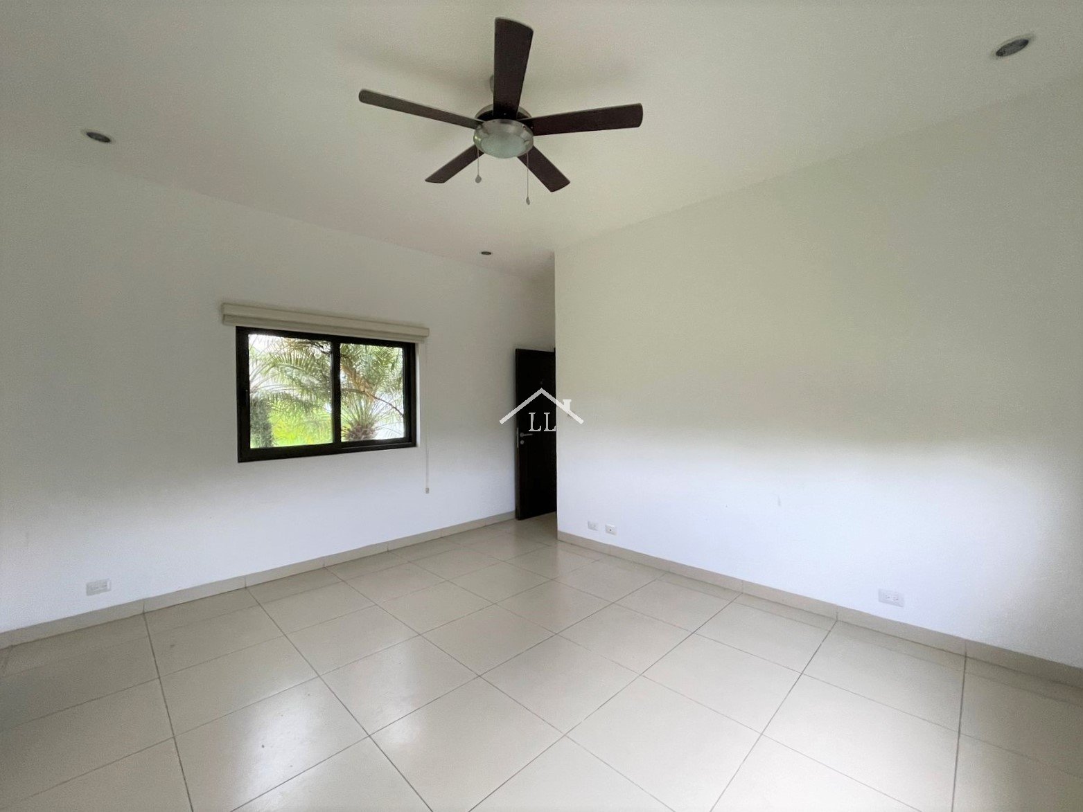 Se Vende Casa con Piscina en Condominio en Santo Domingo