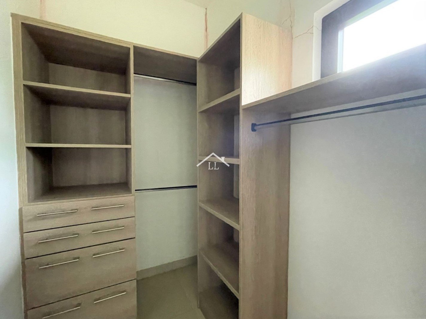 Se Vende Casa con Piscina en Condominio en Santo Domingo