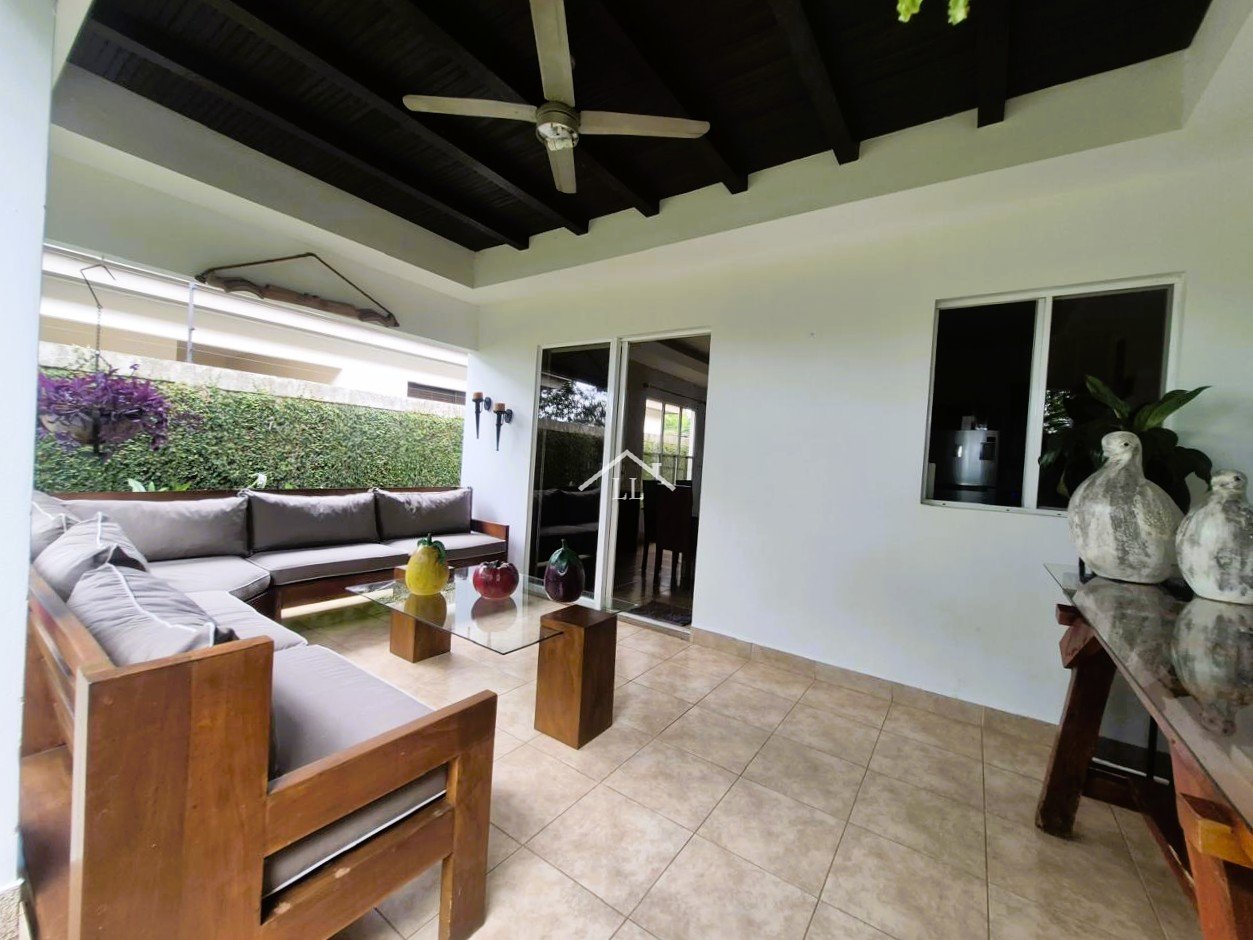 Se Vende Casa en Condominio Céntrico en Santo Domingo