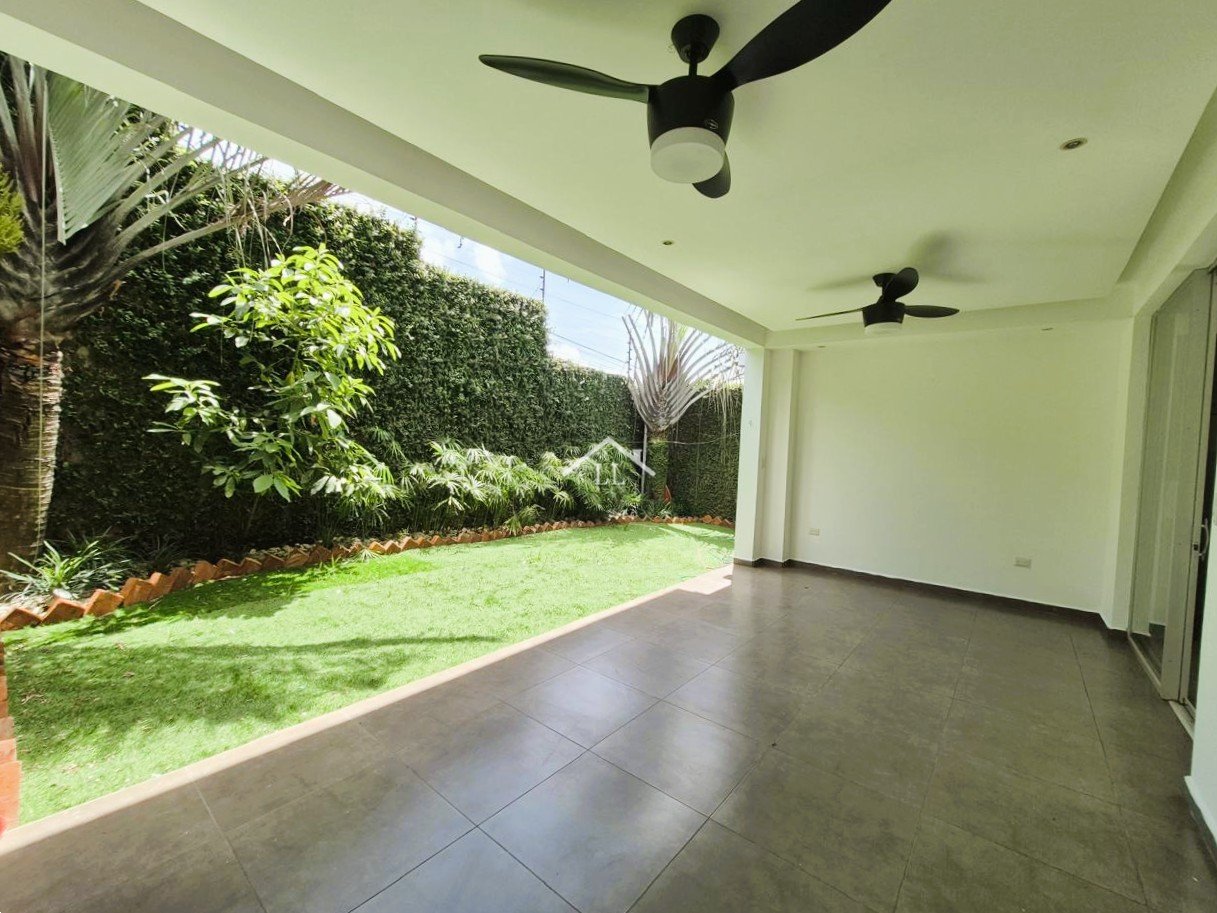 Casa en renta en condominio Estancia de Santo Domingo,