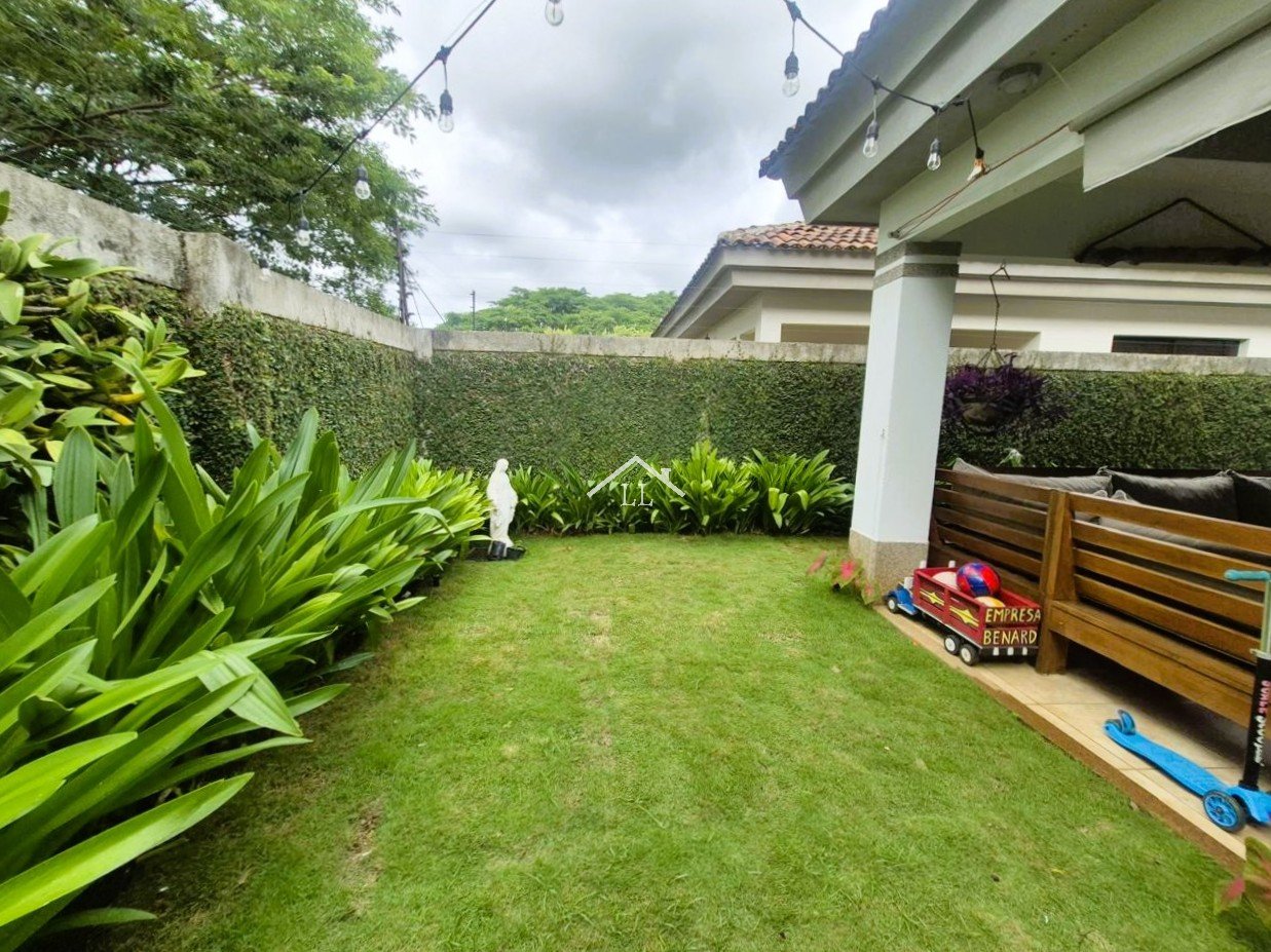 Se Vende Casa en Condominio Céntrico en Santo Domingo