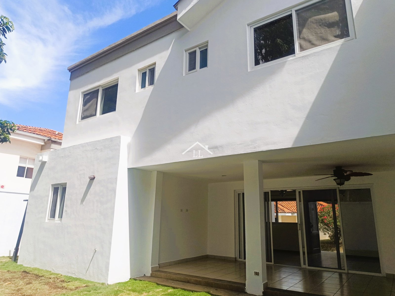 Casa en Venta en Condominio en Las Colinas