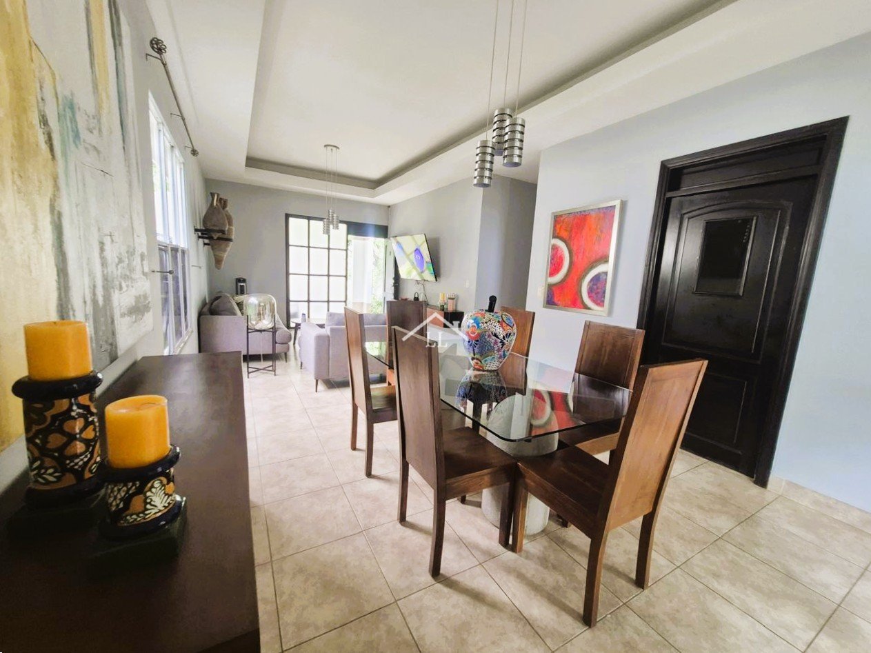 Se Vende Casa en Condominio Céntrico en Santo Domingo