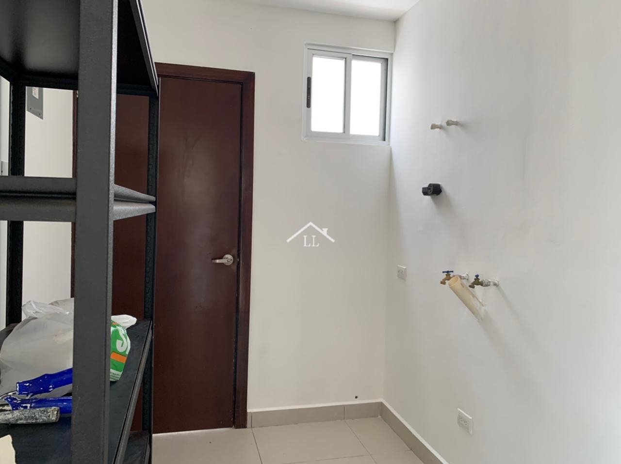 Venta de Casa en Condominio Céntrico en Santo Domingo para Inversión