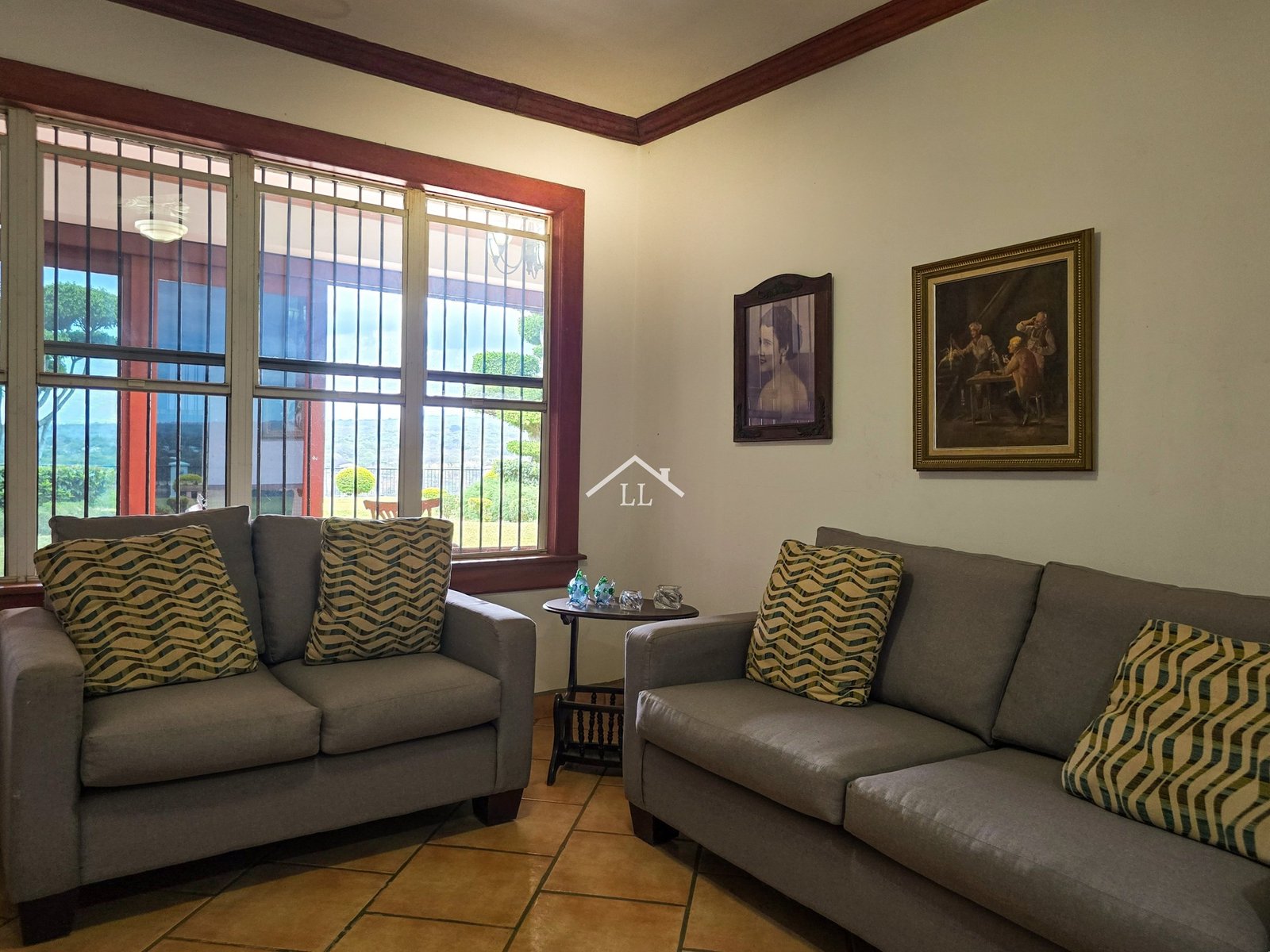 Se Vende Hermosa Casa en Carretera Sur con Amplio Apartamento Integrado
