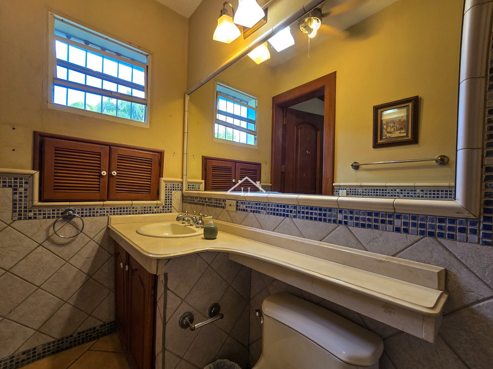Se Vende Hermosa Casa en Carretera Sur con Amplio Apartamento Integrado