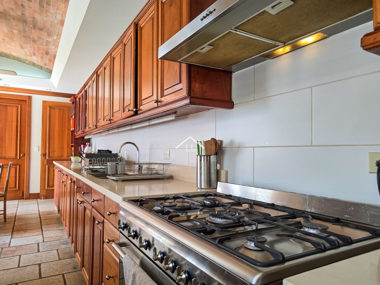 Se renta espectacular residencia en Mirador de Santo Domingo – Exclusividad, comodidad y elegancia en un solo lugar.