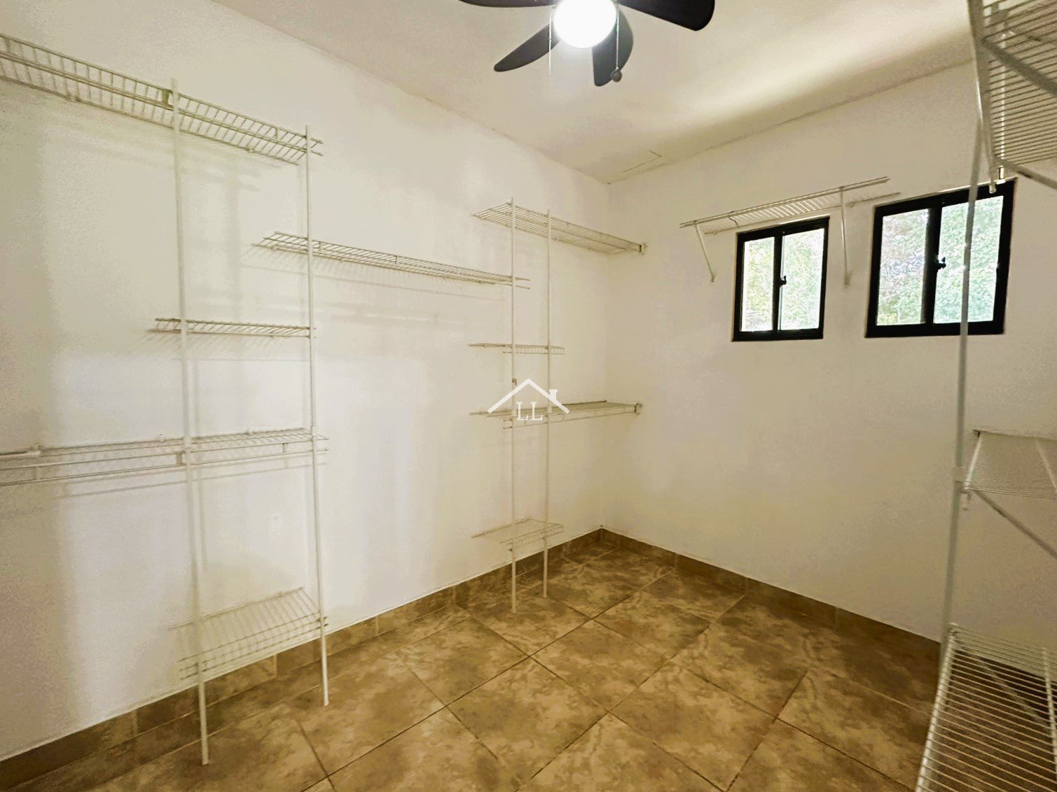 Se vende casa de dos pisos en Santo Domingo
