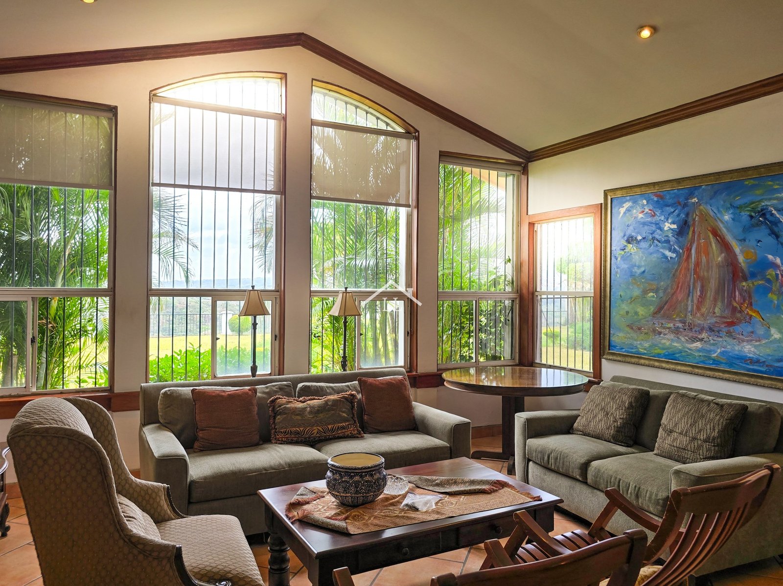 Se Vende Hermosa Casa en Carretera Sur con Amplio Apartamento Integrado
