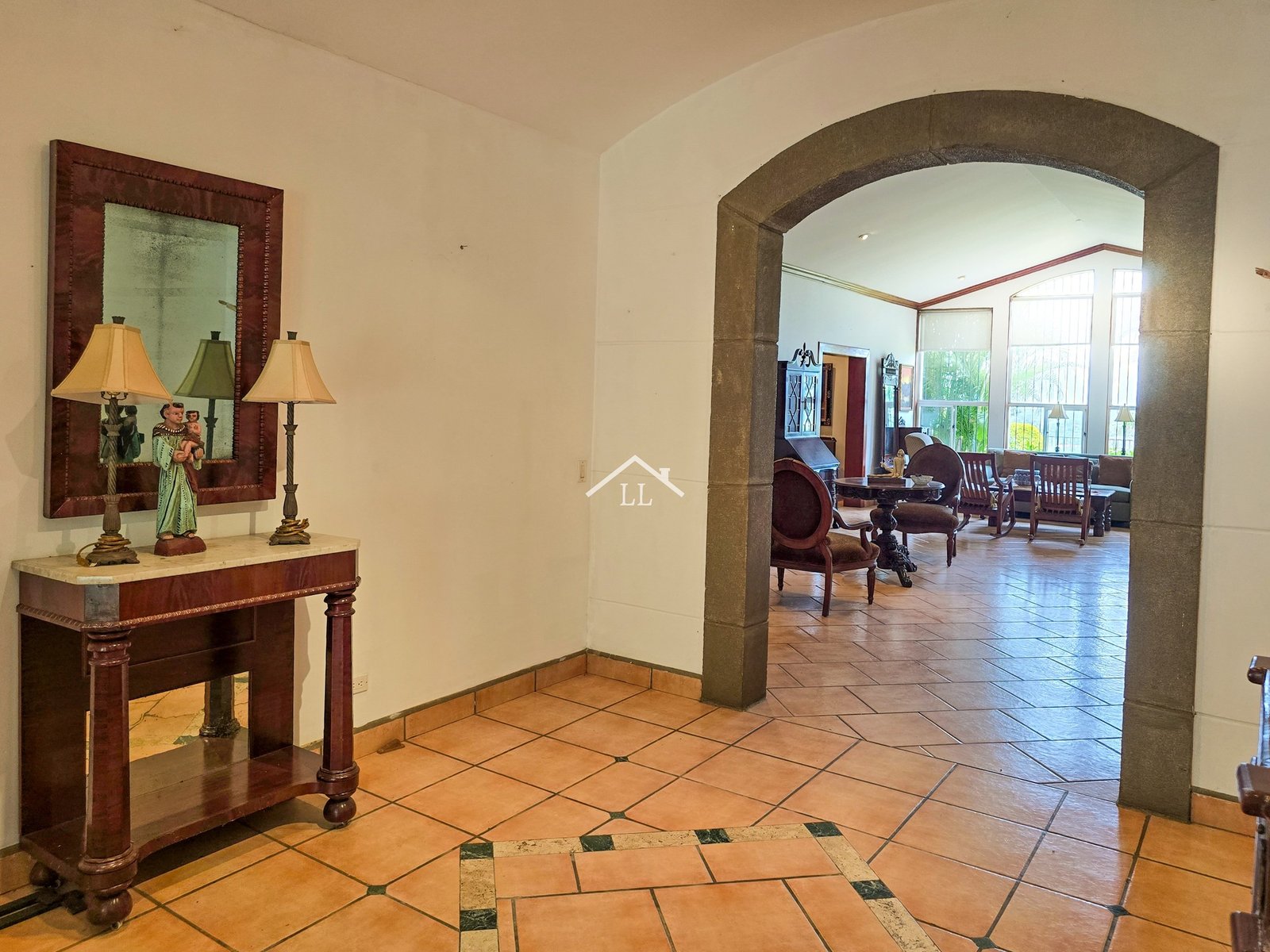 Se Vende Hermosa Casa en Carretera Sur con Amplio Apartamento Integrado