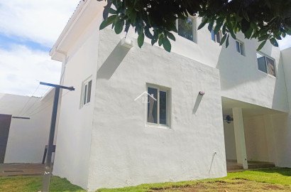 Casa en Venta en Condominio en Las Colinas